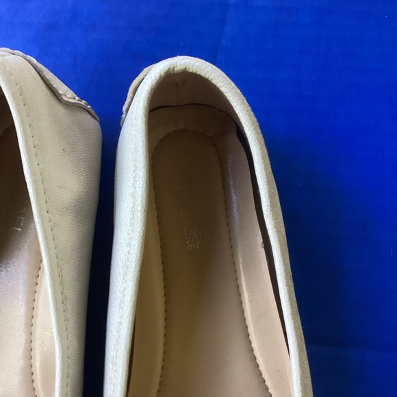 Michael Michael Kors cream Loafers with silver Accents, size 8 - Picture 3 of 9